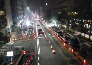 夜間の幹線道路改修工事